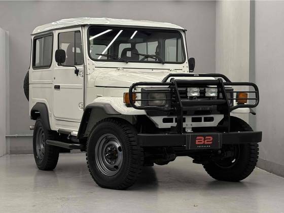 TOYOTA BANDEIRANTE 3.7 BJ50LV 4X4 TETO RIGIDO DIESEL 2P MANUAL